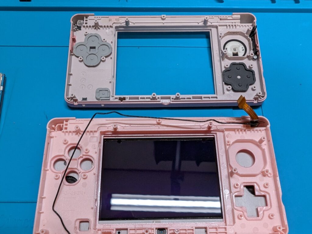 3DSの分解中の写真
