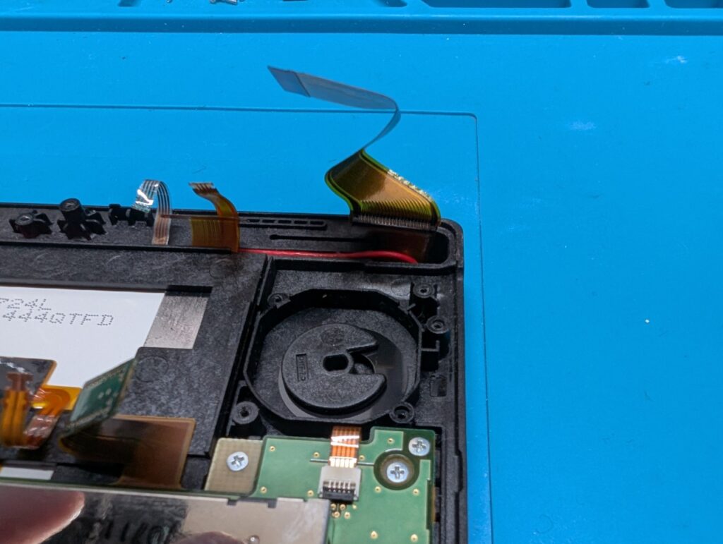 NEW3DSLLの上液晶交換時の写真