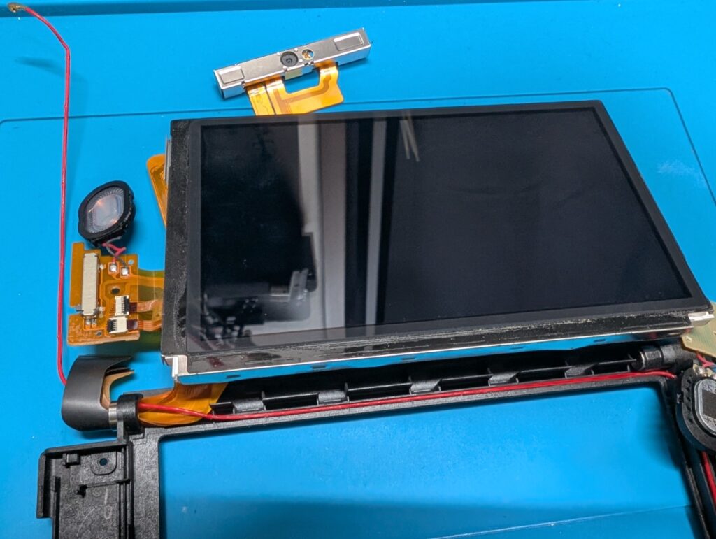 NEW3DSLLの上液晶交換時の写真